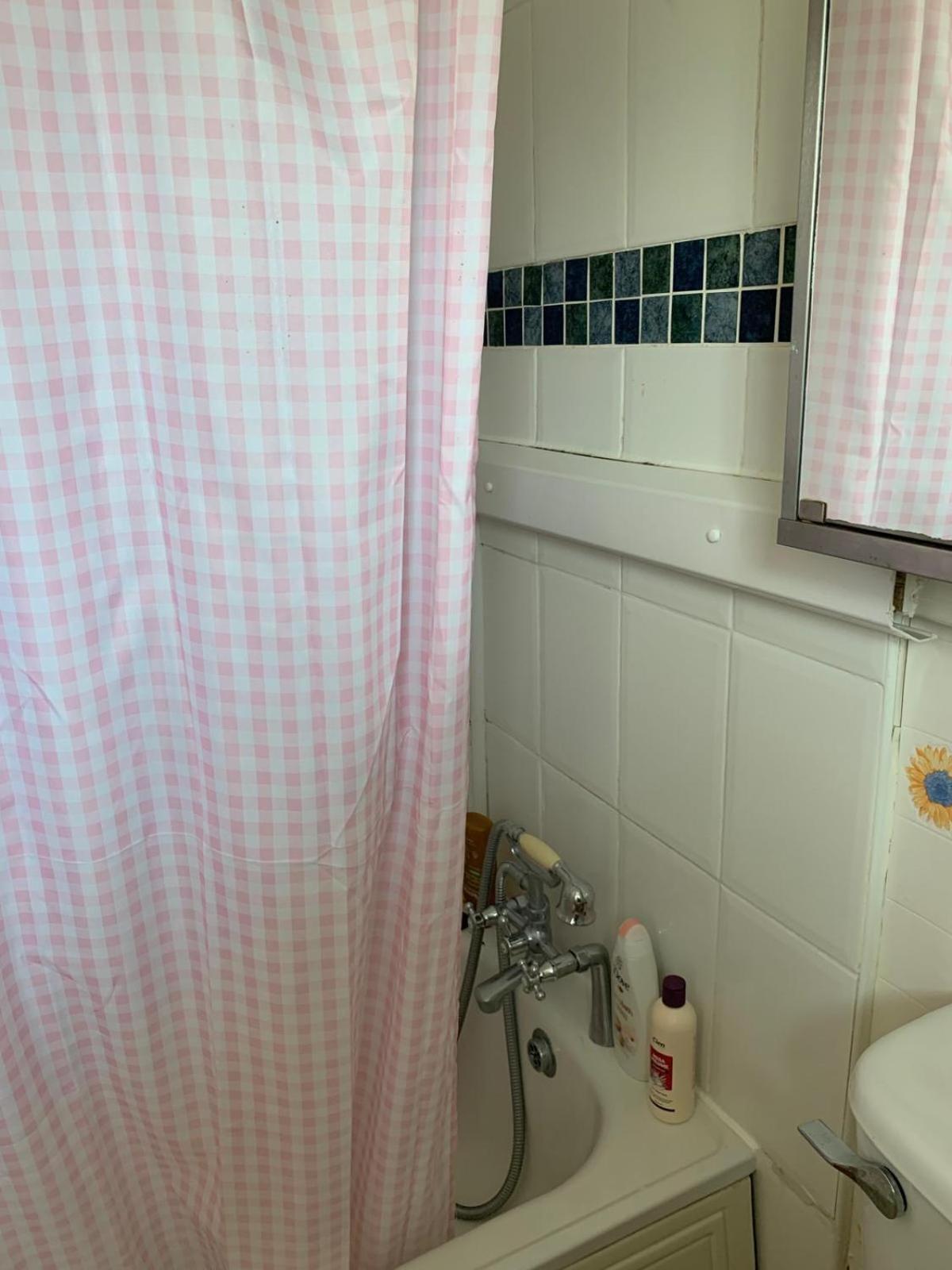 Room Only Guest Accommodation, Guest House Self Catering Bangor  Esterno foto