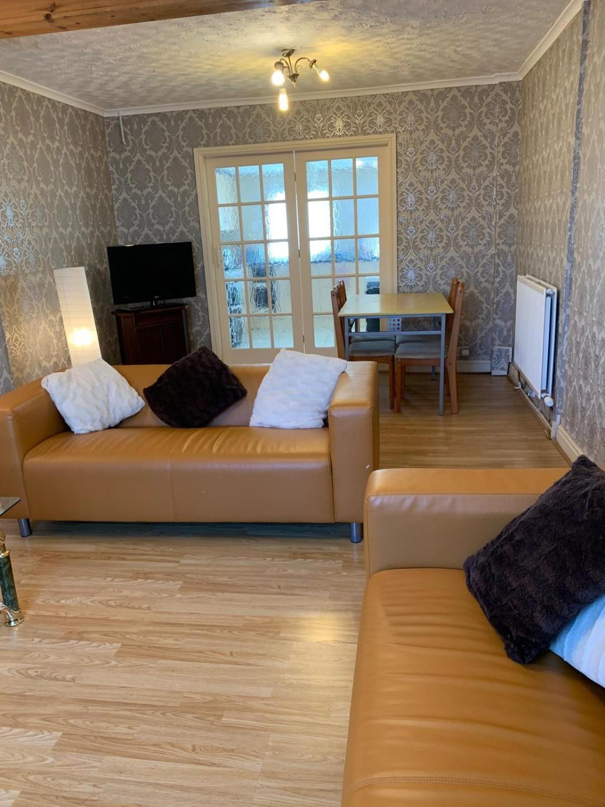 Room Only Guest Accommodation, Guest House Self Catering Bangor  Esterno foto