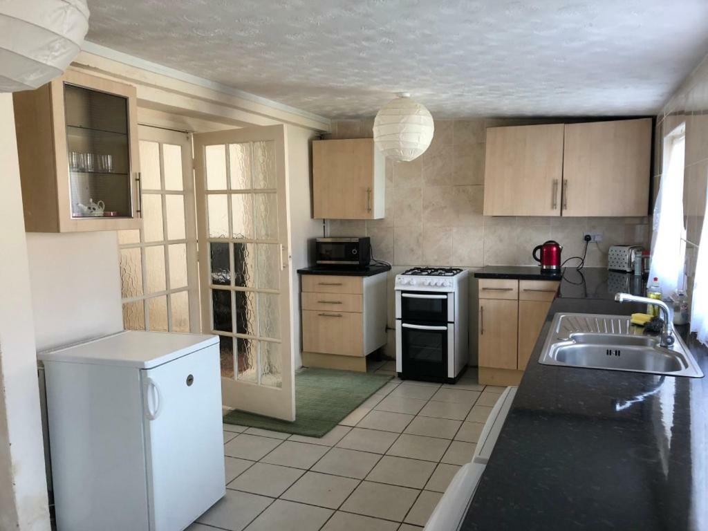 Room Only Guest Accommodation, Guest House Self Catering Bangor  Esterno foto
