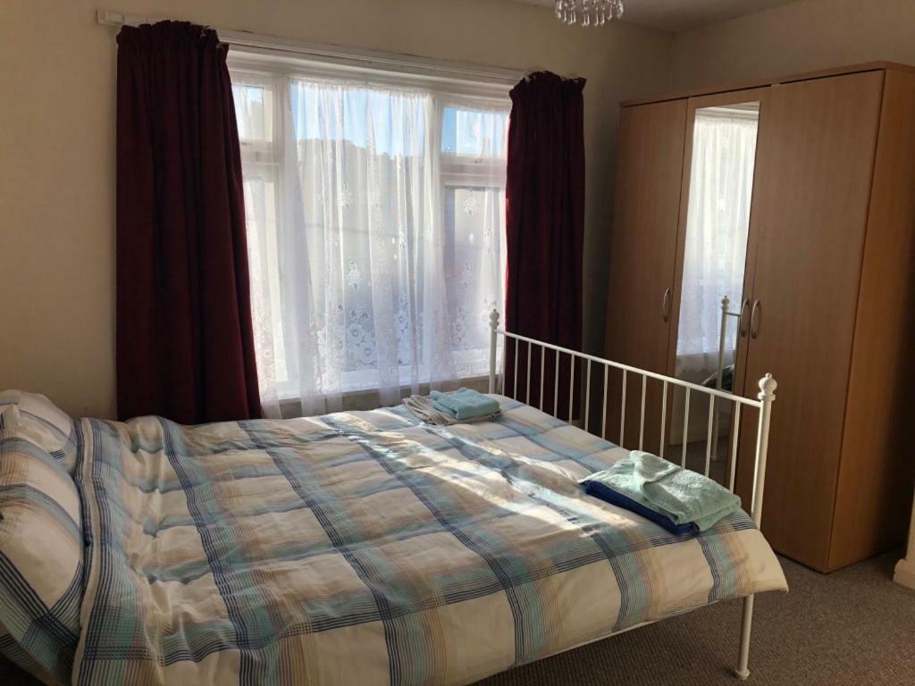 Room Only Guest Accommodation, Guest House Self Catering Bangor  Esterno foto
